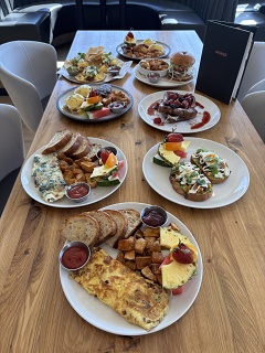 Moxies Brunch - 2026-04-11